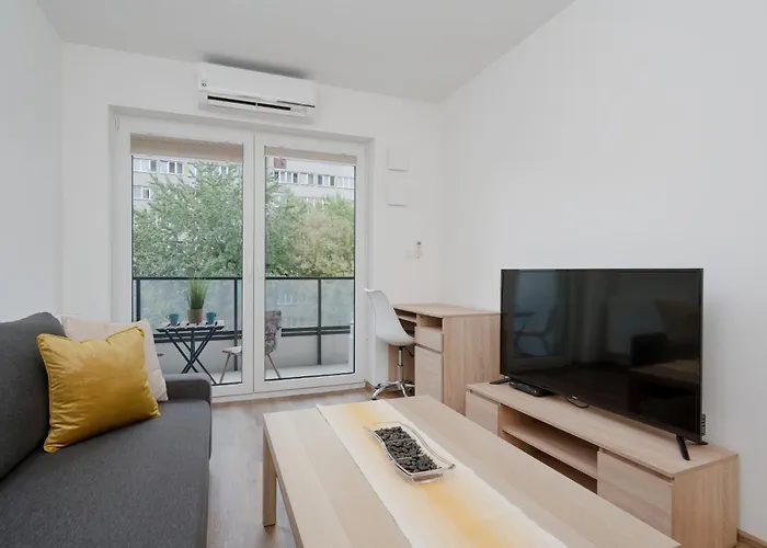 Legnicka With Parking By Renters