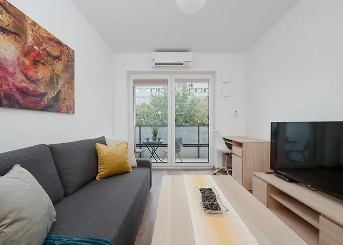 Legnicka With Parking By Renters *