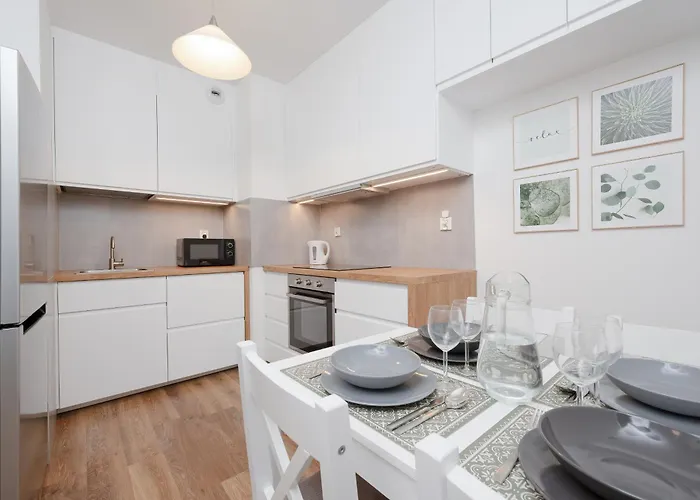 Legnicka With Parking By Renters * Wrocław