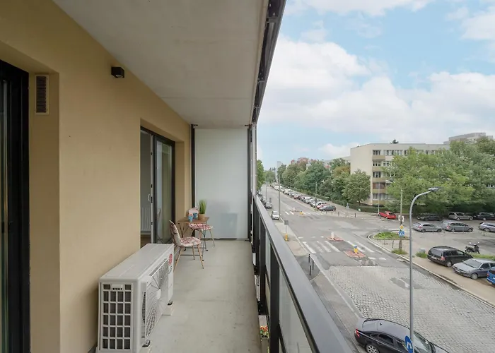 Legnicka With Parking By Renters *