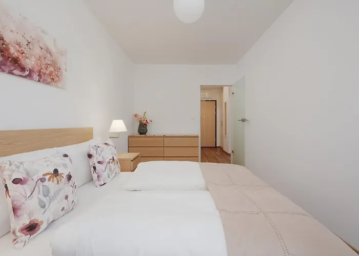 Legnicka With Parking By Renters Apartamento