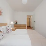 Legnicka With Parking By Renters Apartment