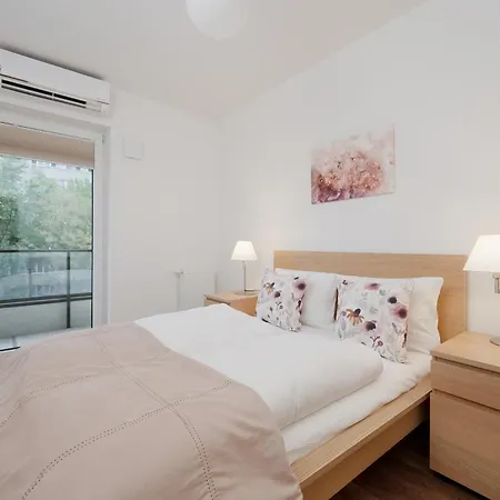 Legnicka With Parking By Renters