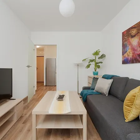 Legnicka With Parking By Renters Apartment
