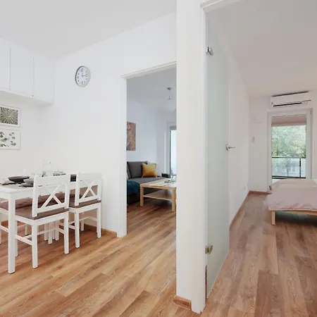 Legnicka With Parking By Renters Apartment Wroclaw