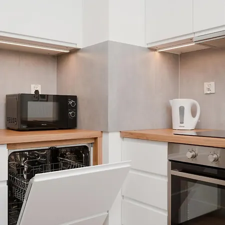Legnicka With Parking By Renters Apartment